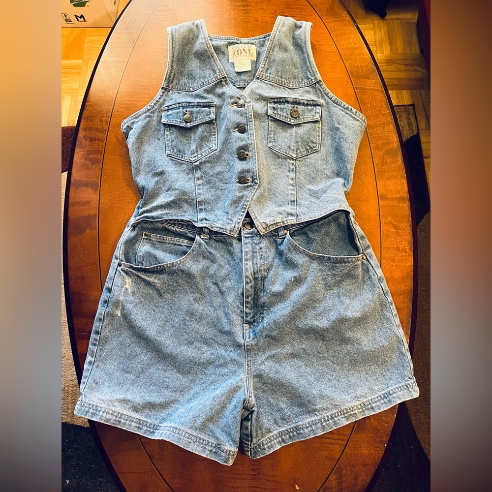 Short denim romper. Attached sleeveless top, open-belly. Slightly distressed. L